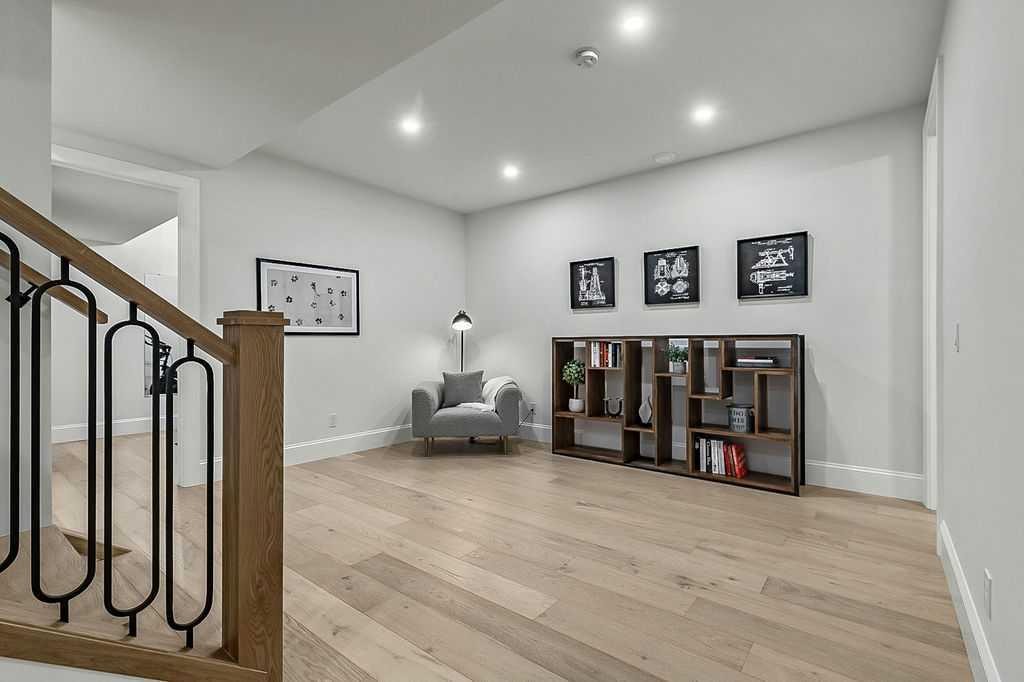 56 Lissington Drive Sw, Calgary, AB - Indoor Photo Showing Other Room