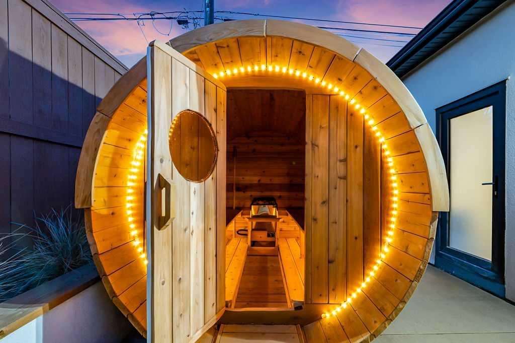 56 Lissington Drive Sw, Calgary, AB - Outdoor With Exterior