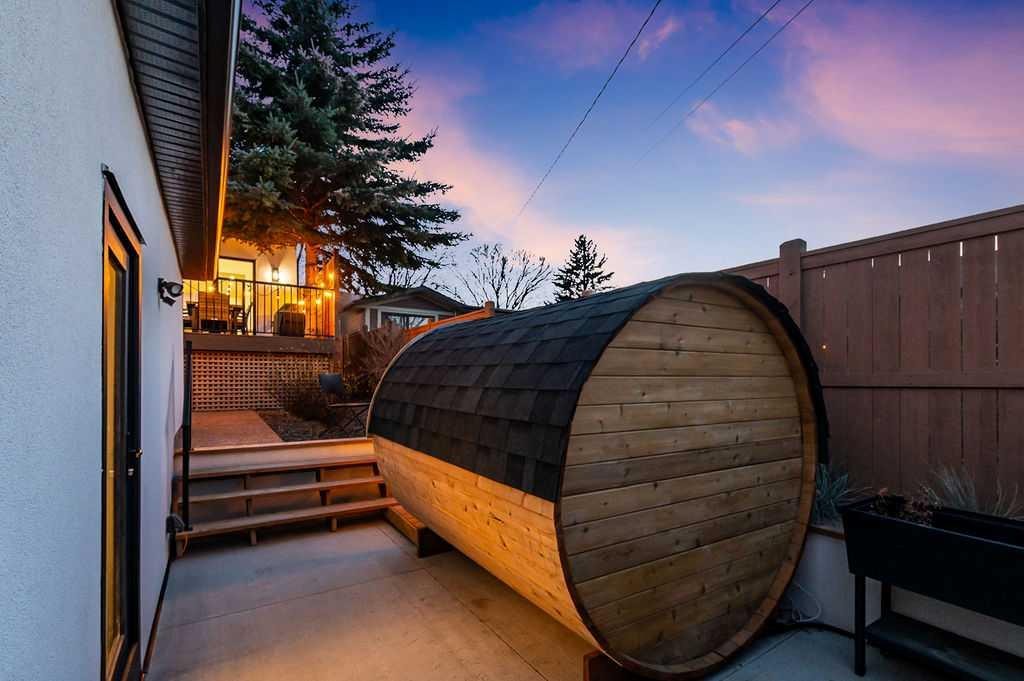 56 Lissington Drive Sw, Calgary, AB - Outdoor With Exterior