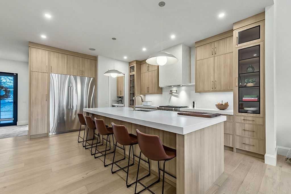 56 Lissington Drive Sw, Calgary, AB - Indoor Photo Showing Kitchen With Upgraded Kitchen