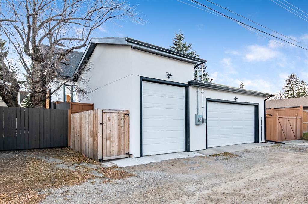 56 Lissington Drive Sw, Calgary, AB - Outdoor With Exterior