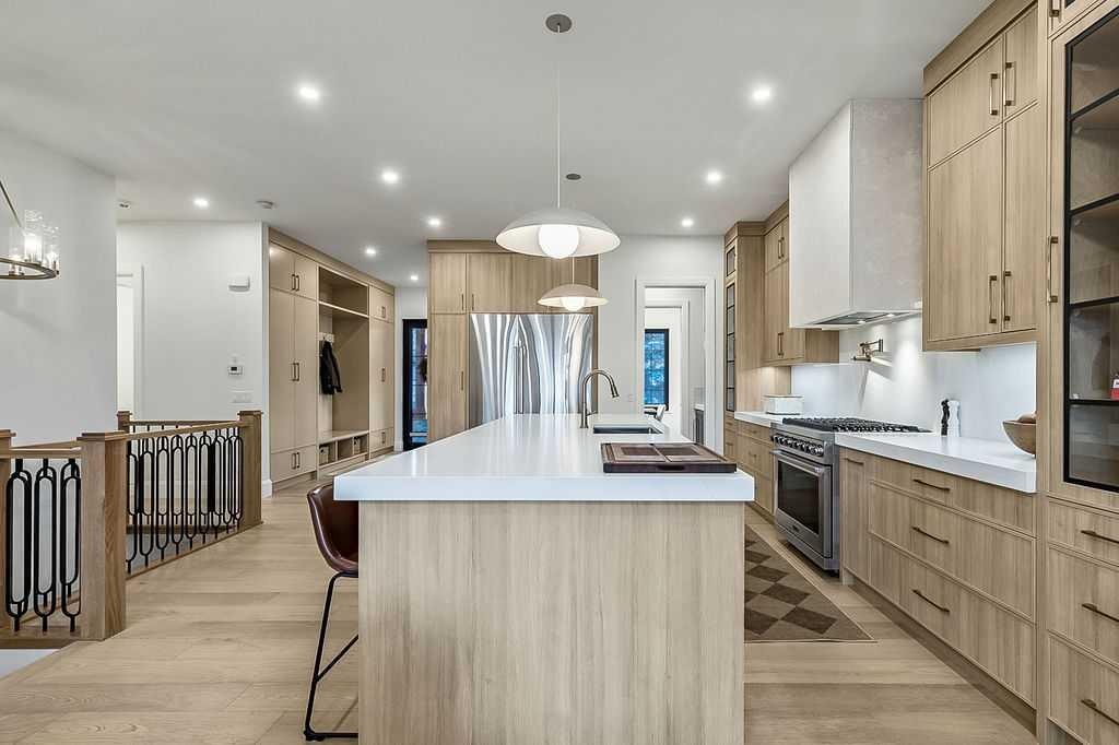 56 Lissington Drive Sw, Calgary, AB - Indoor Photo Showing Kitchen With Upgraded Kitchen