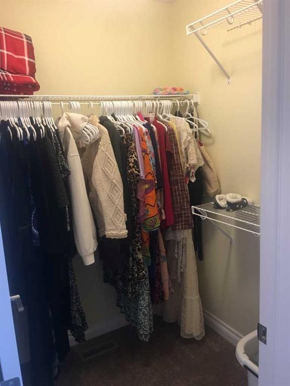 1100 Bayview Gardens Sw, Airdrie, AB - Indoor With Storage
