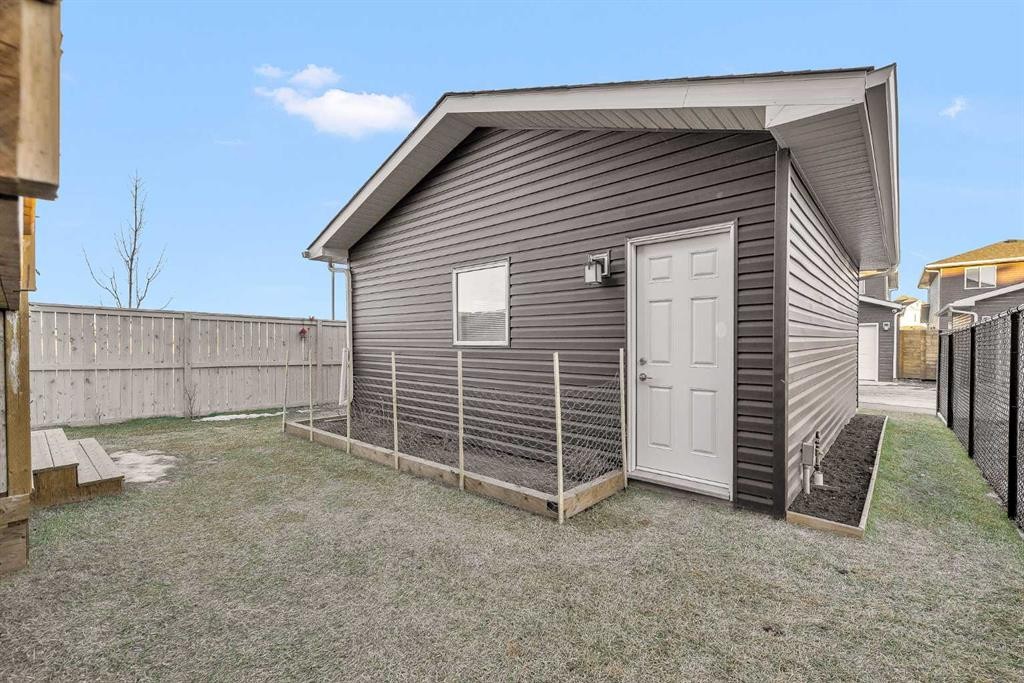 1100 Bayview Gardens Sw, Airdrie, AB - Outdoor