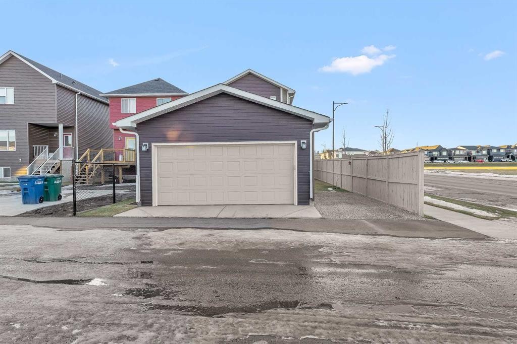 1100 Bayview Gardens Sw, Airdrie, AB - Outdoor