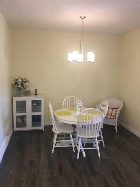 1100 Bayview Gardens Sw, Airdrie, AB - Indoor Photo Showing Dining Room