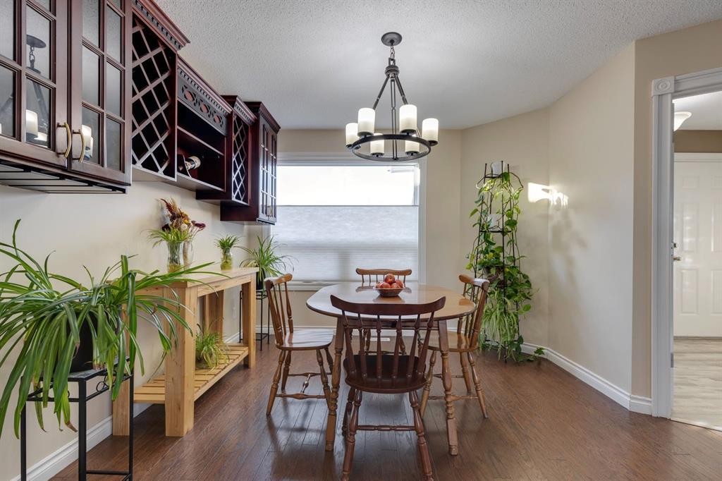 22 Hidden Spring Court Nw, Calgary, AB - Indoor Photo Showing Dining Room