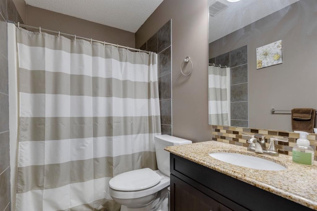 22 Hidden Spring Court Nw, Calgary, AB - Indoor Photo Showing Bathroom