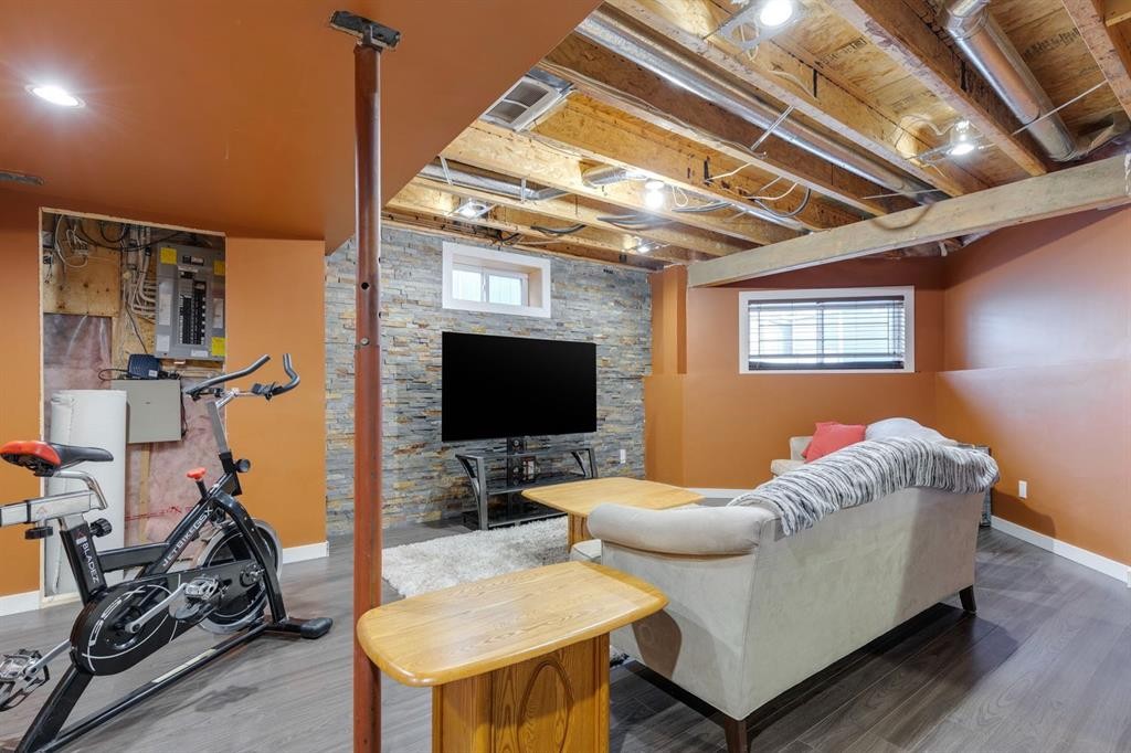 22 Hidden Spring Court Nw, Calgary, AB - Indoor