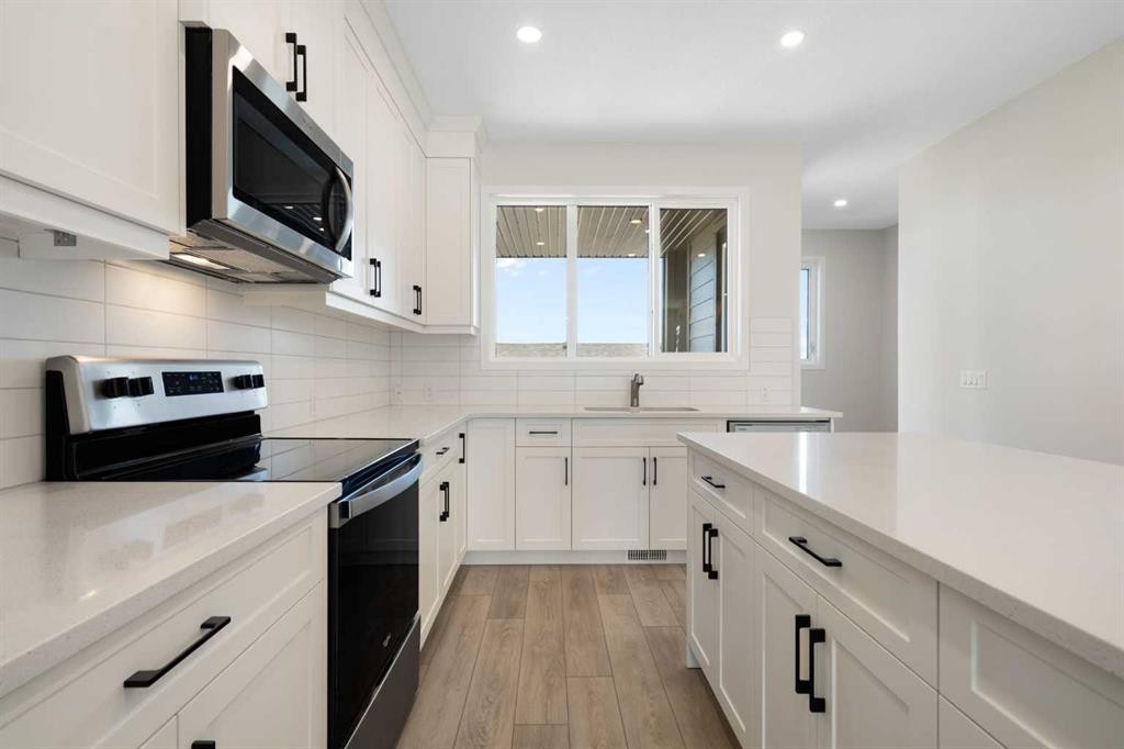 75 Bluerock Terrace Sw, Calgary, AB - Indoor Photo Showing Kitchen With Upgraded Kitchen