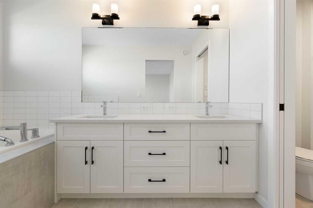 75 Bluerock Terrace Sw, Calgary, AB - Indoor Photo Showing Bathroom