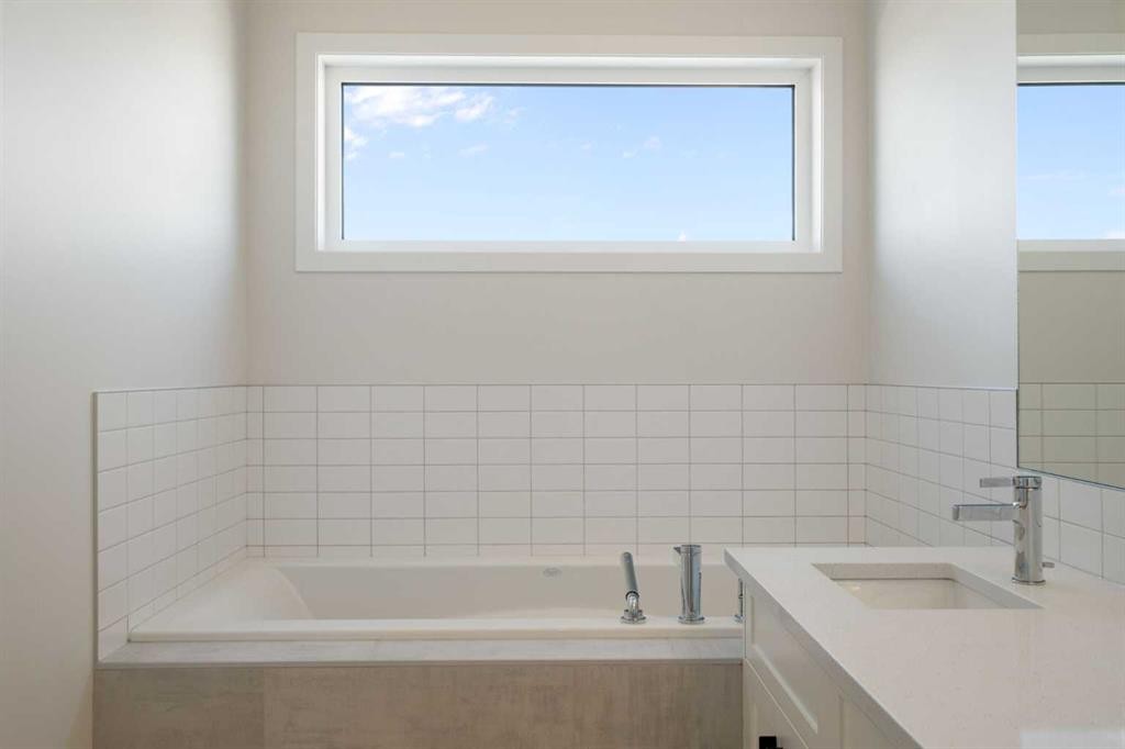 75 Bluerock Terrace Sw, Calgary, AB - Indoor Photo Showing Bathroom
