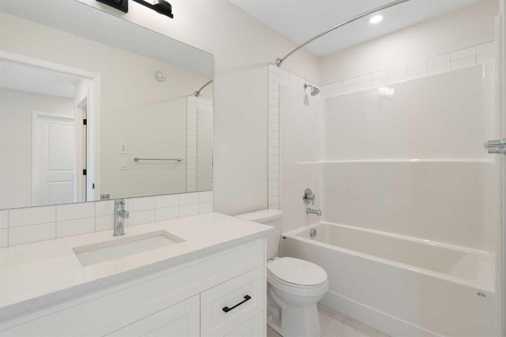 75 Bluerock Terrace Sw, Calgary, AB - Indoor Photo Showing Bathroom