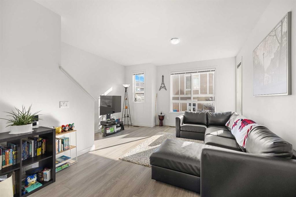 104 Sherwood Lane Nw, Calgary, AB - Indoor Photo Showing Living Room