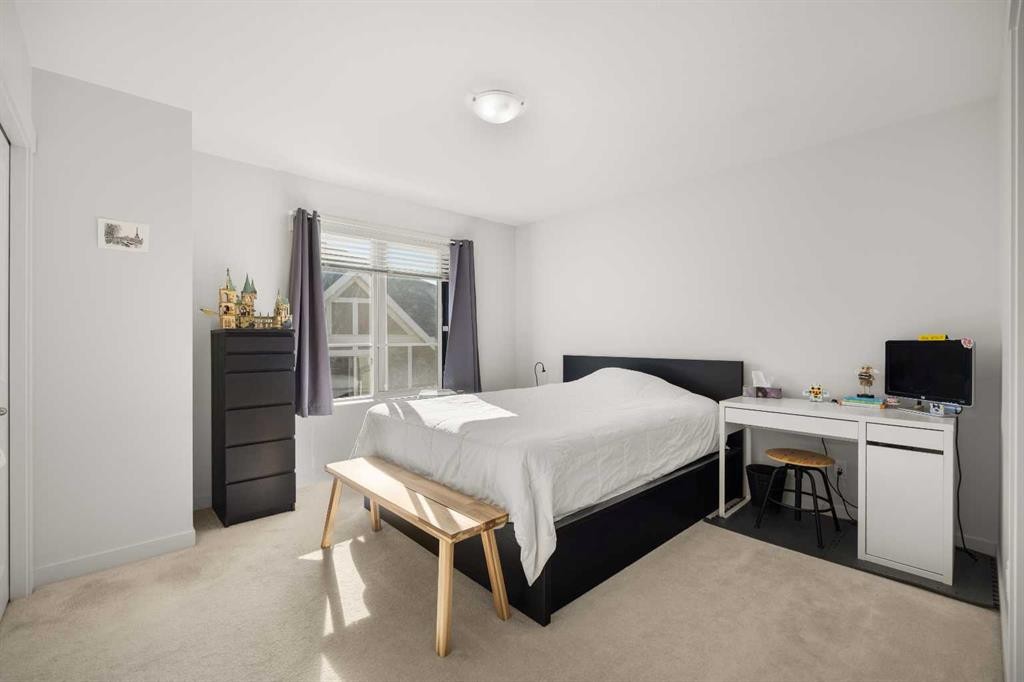 104 Sherwood Lane Nw, Calgary, AB - Indoor Photo Showing Bedroom