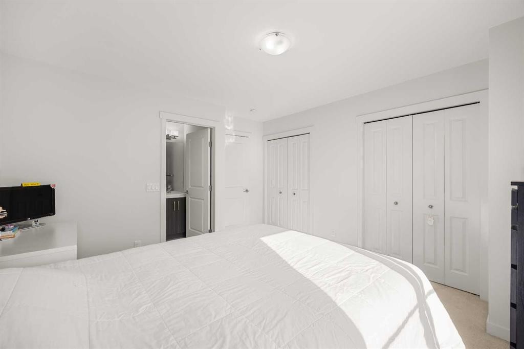 104 Sherwood Lane Nw, Calgary, AB - Indoor Photo Showing Bedroom