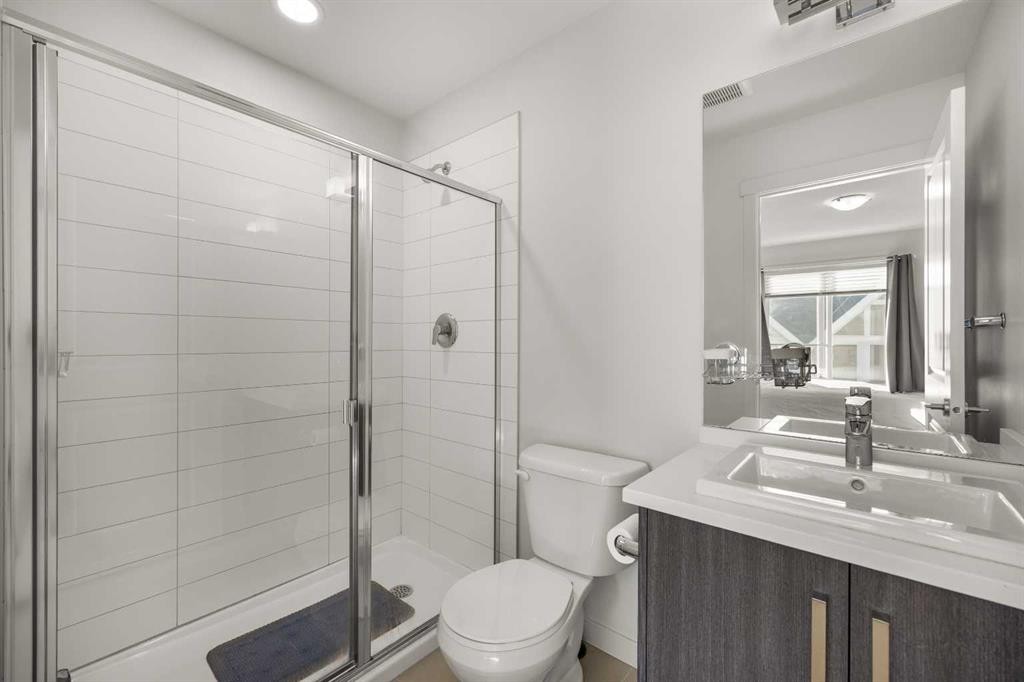 104 Sherwood Lane Nw, Calgary, AB - Indoor Photo Showing Bathroom