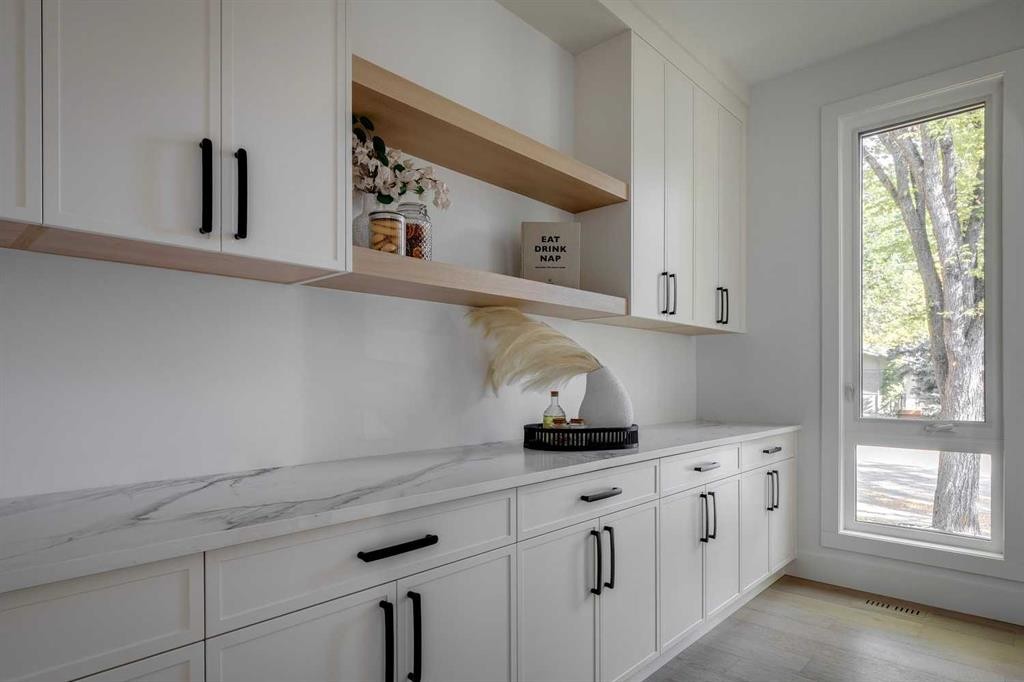 3444 Lane Crescent Sw, Calgary, AB - Indoor