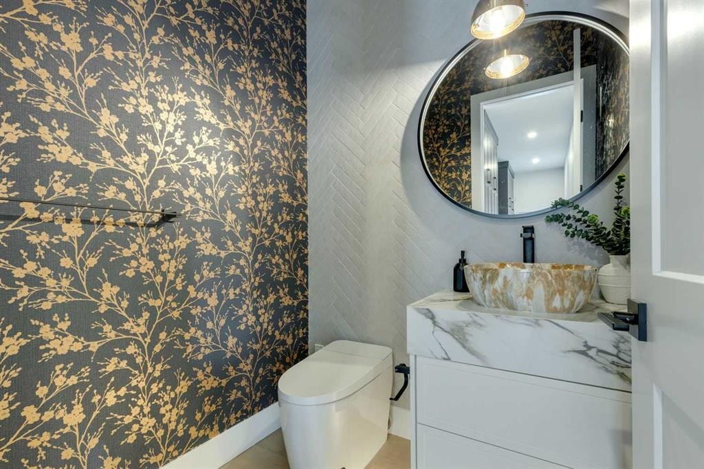 3444 Lane Crescent Sw, Calgary, AB - Indoor Photo Showing Other Room