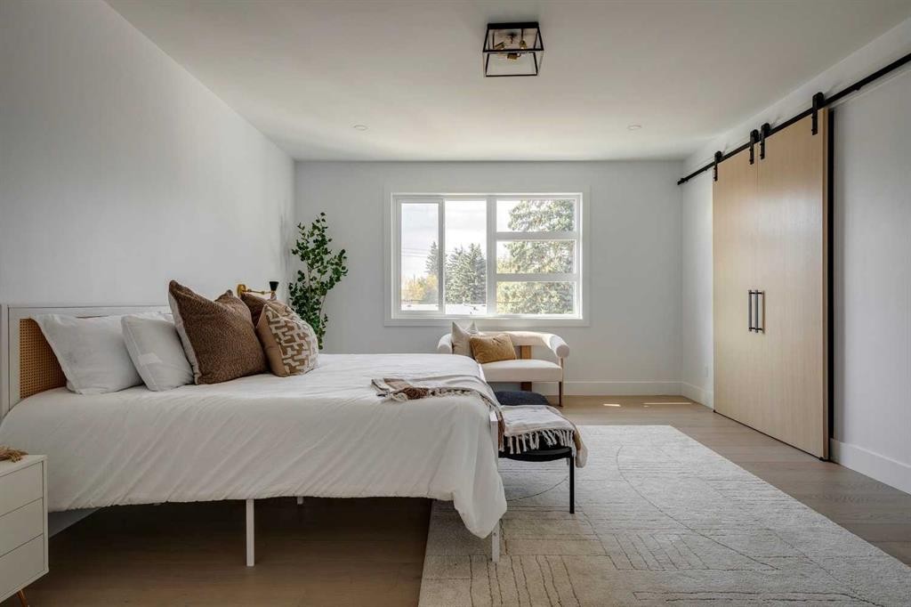 3444 Lane Crescent Sw, Calgary, AB - Indoor Photo Showing Bedroom