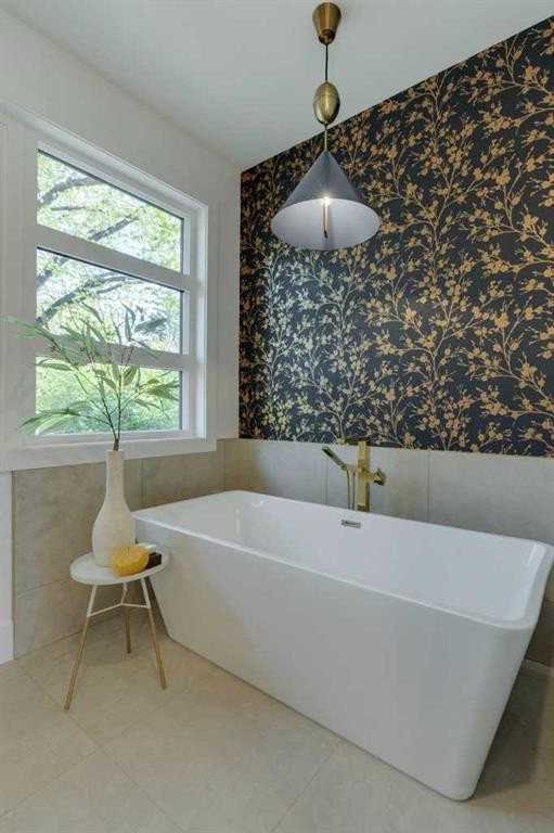 3444 Lane Crescent Sw, Calgary, AB - Indoor Photo Showing Bathroom