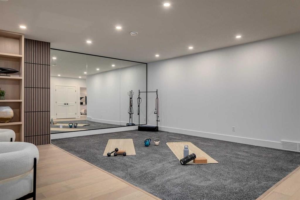 3444 Lane Crescent Sw, Calgary, AB - Indoor Photo Showing Other Room