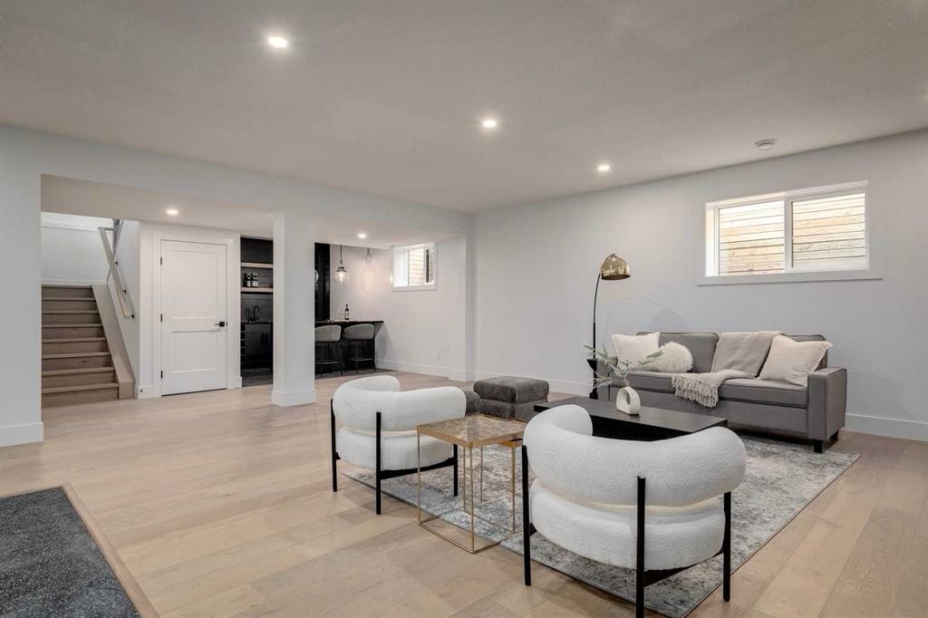 3444 Lane Crescent Sw, Calgary, AB - Indoor Photo Showing Other Room