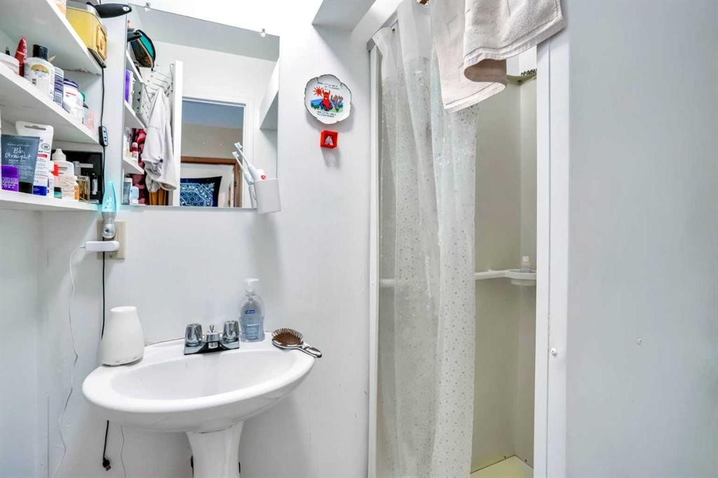 112 29 Avenue Nw, Calgary, AB - Indoor