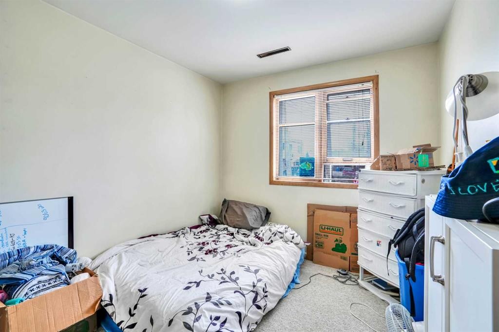 112 29 Avenue Nw, Calgary, AB - Indoor Photo Showing Bedroom