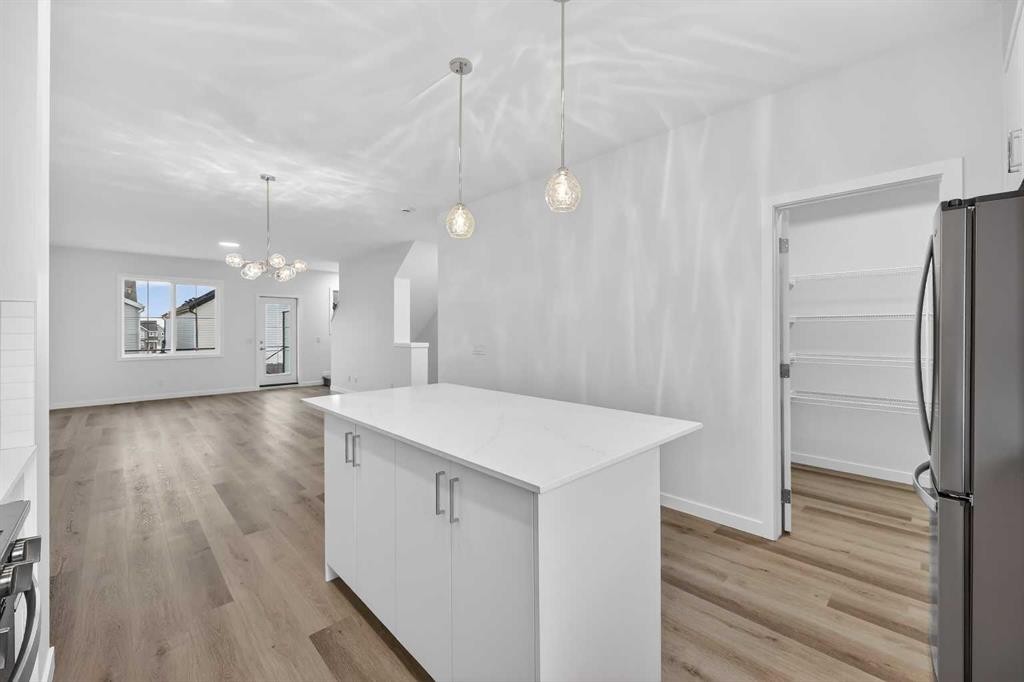 107-1750 Rangeview Drive Se, Calgary, AB - Indoor Photo Showing Kitchen