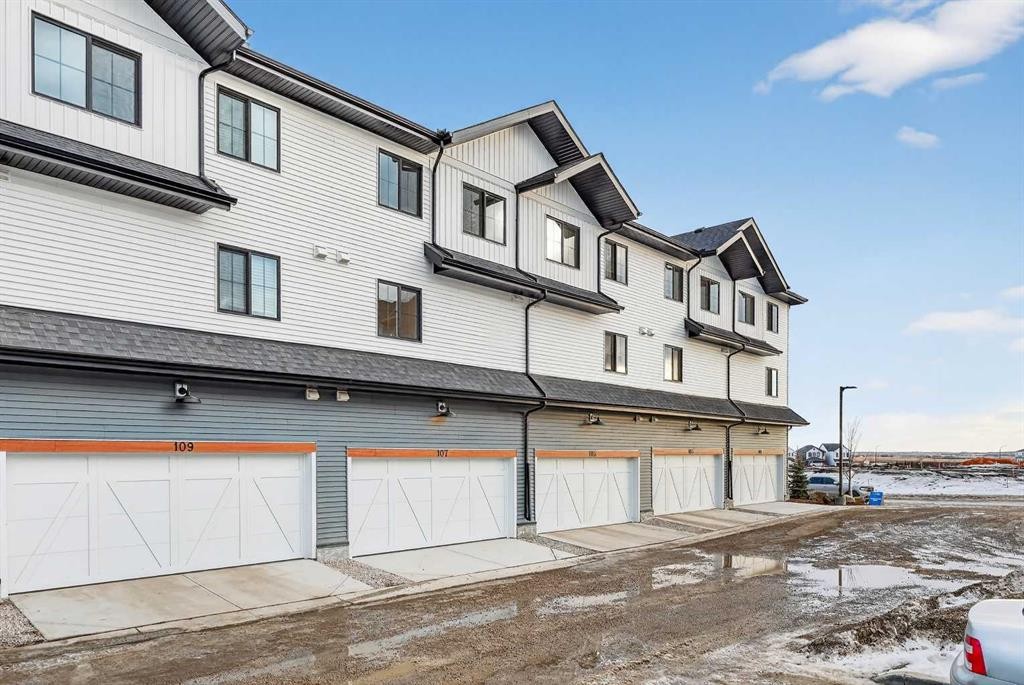 107-1750 Rangeview Drive Se, Calgary, AB - Outdoor