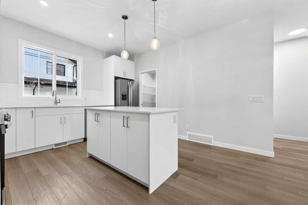 412-1750 Rangeview Drive Se, Calgary, AB - Indoor Photo Showing Kitchen