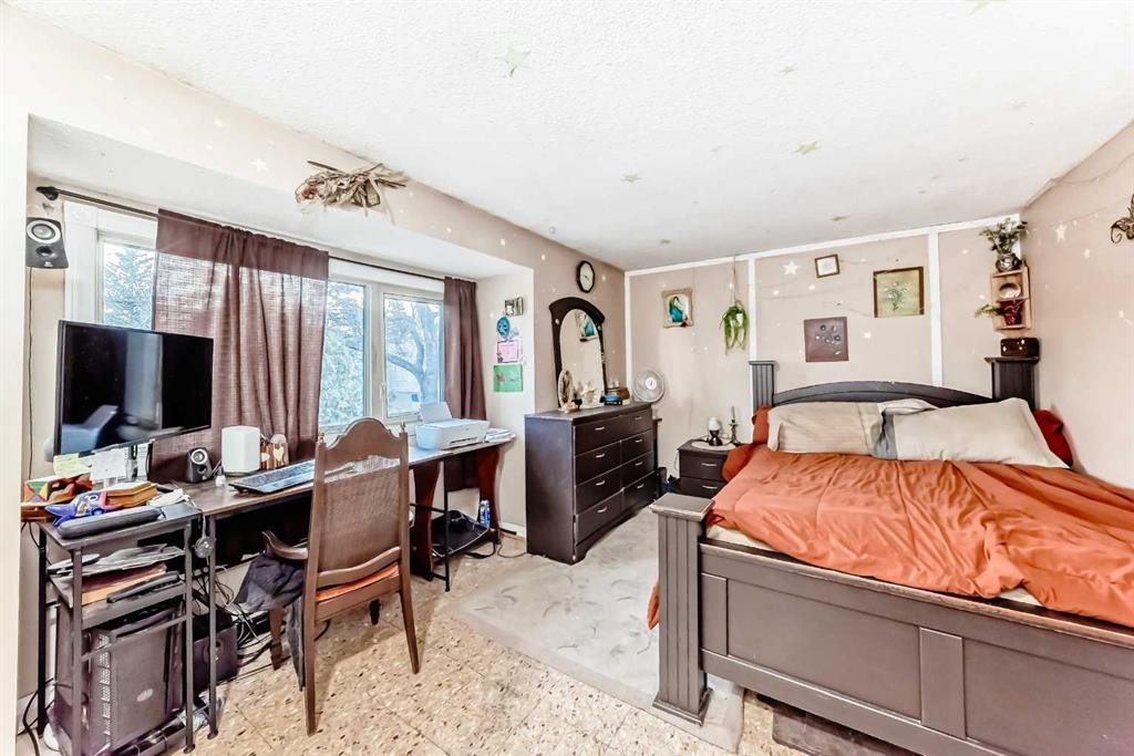2319 56 Street Ne, Calgary, AB - Indoor Photo Showing Bedroom