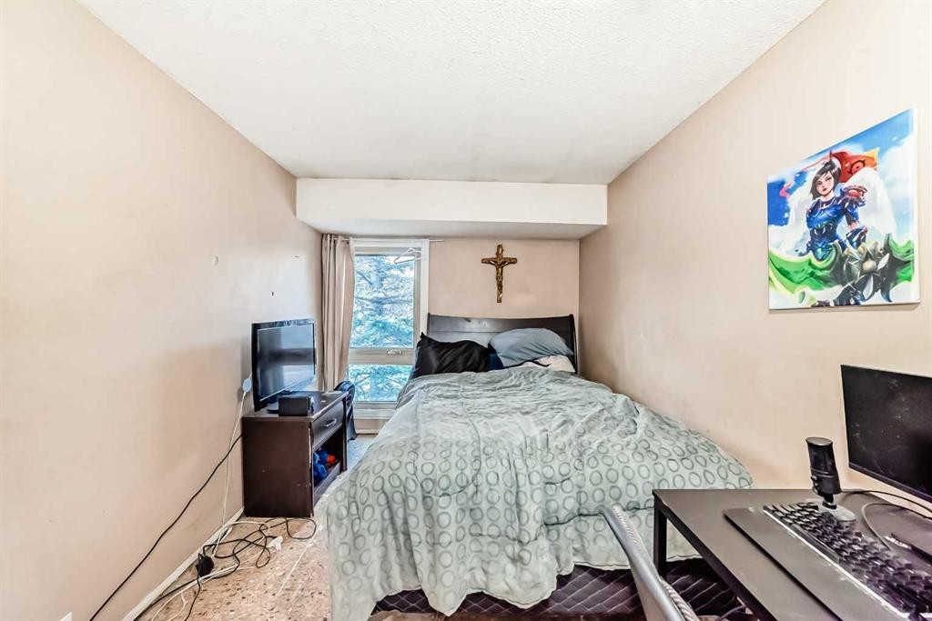 2319 56 Street Ne, Calgary, AB - Indoor Photo Showing Bedroom