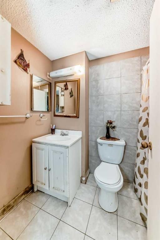 2319 56 Street Ne, Calgary, AB - Indoor Photo Showing Bathroom