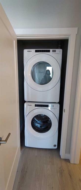 403-660 Shawnee Square Sw, Calgary, AB - Indoor Photo Showing Laundry Room