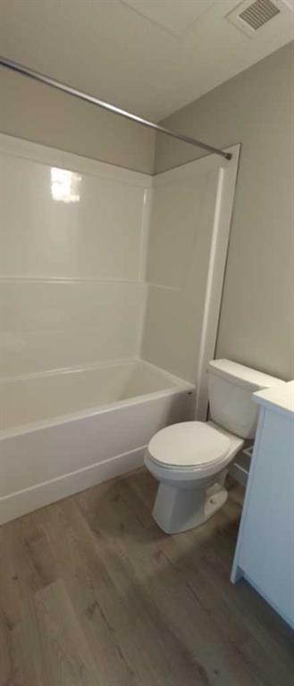 403-660 Shawnee Square Sw, Calgary, AB - Indoor Photo Showing Bathroom