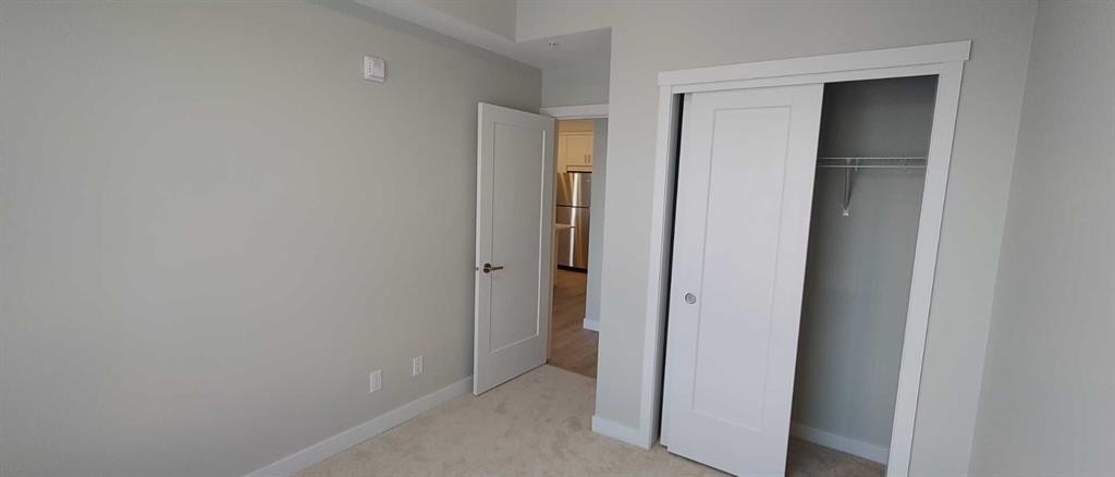 403-660 Shawnee Square Sw, Calgary, AB - Indoor Photo Showing Other Room