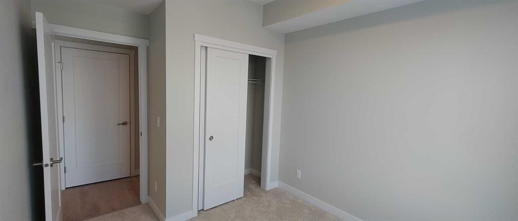 403-660 Shawnee Square Sw, Calgary, AB - Indoor Photo Showing Other Room