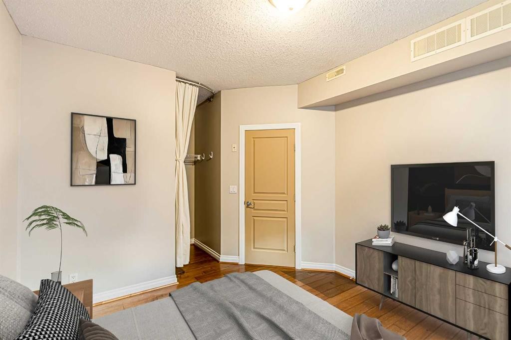 3-148 Rockyledge View Nw, Calgary, AB - Indoor