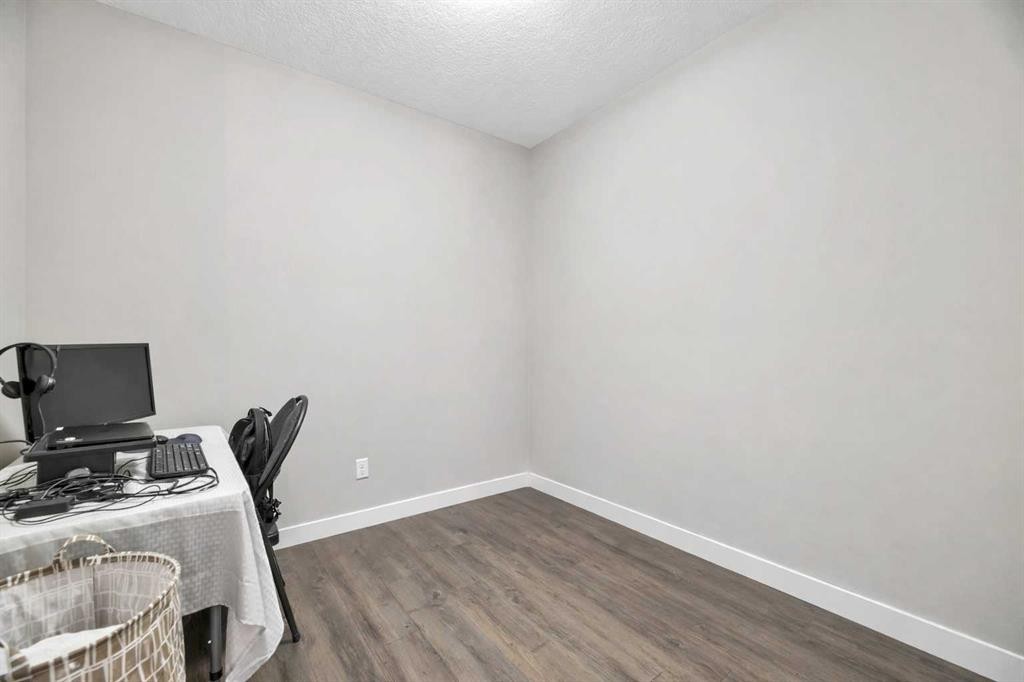 119-10 Walgrove Walk Se, Calgary, AB - Indoor Photo Showing Office