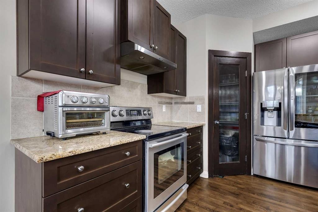 1564 Copperfield Boulevard Se, Calgary, AB - Indoor Photo Showing Kitchen
