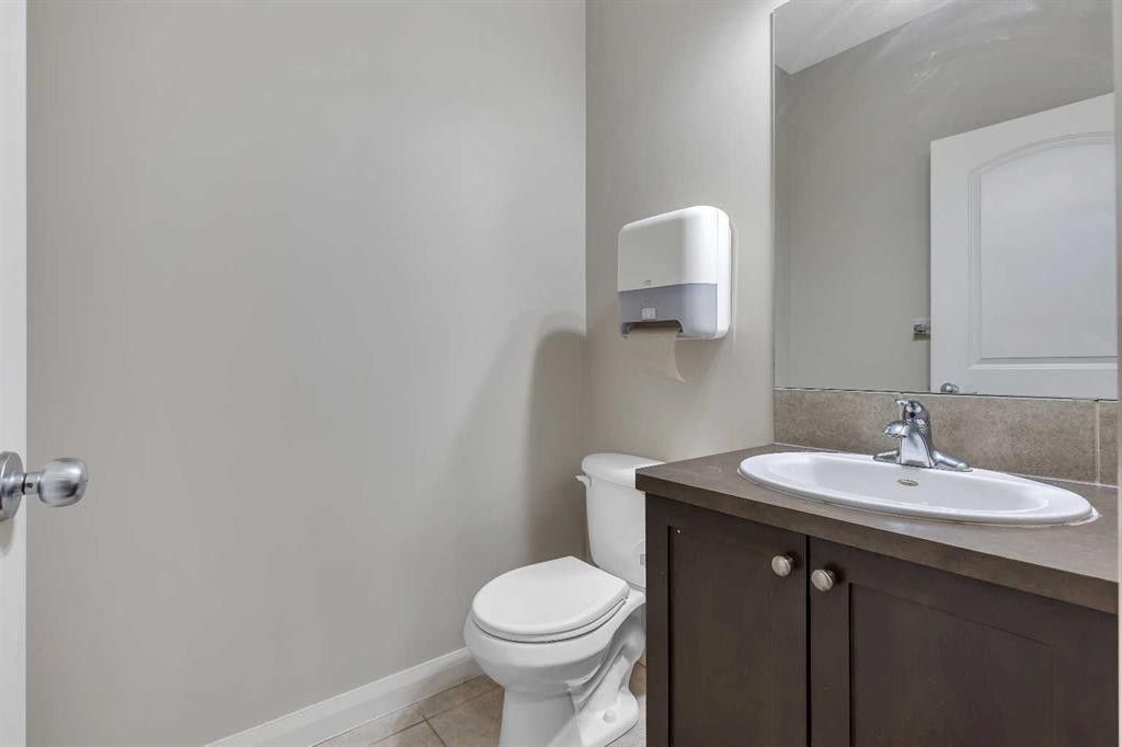 1564 Copperfield Boulevard Se, Calgary, AB - Indoor Photo Showing Bathroom