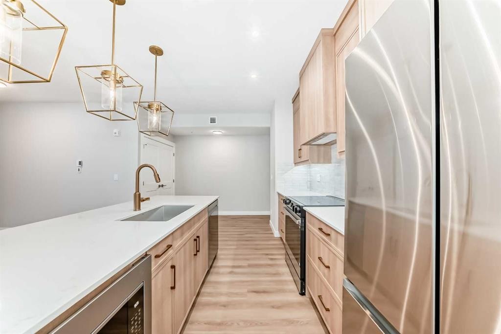 8206-1802 Mahogany Boulevard Se, Calgary, AB - Indoor Photo Showing Kitchen With Upgraded Kitchen