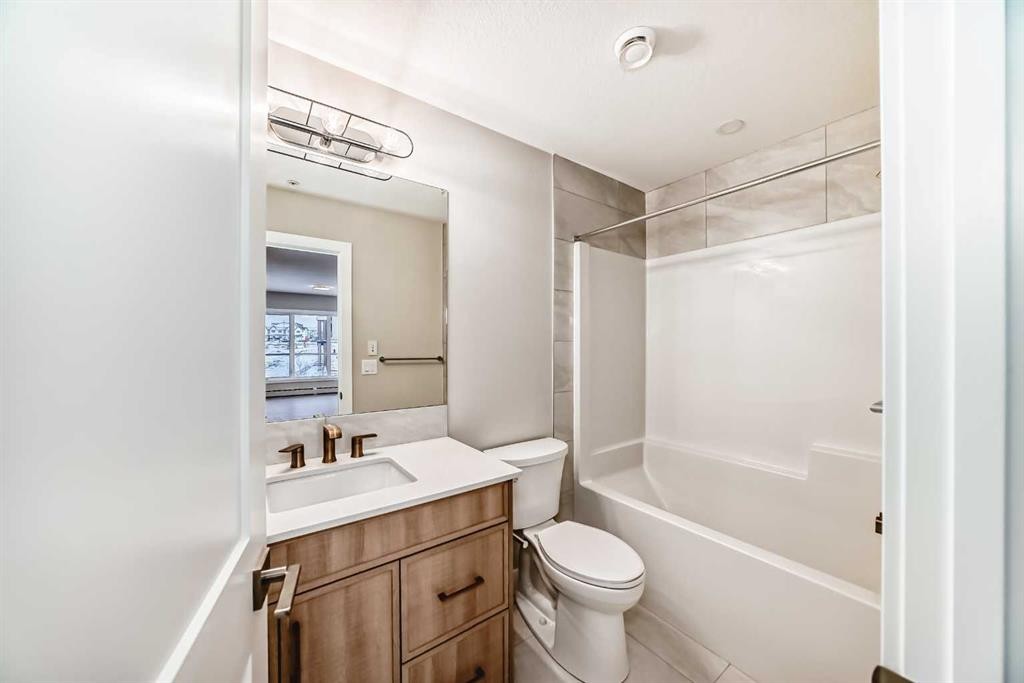 8206-1802 Mahogany Boulevard Se, Calgary, AB - Indoor Photo Showing Bathroom