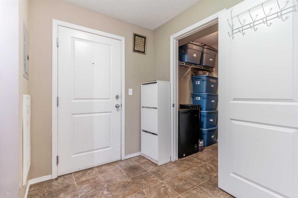 203-5 Saddlestone Way Ne, Calgary, AB - Indoor Photo Showing Other Room