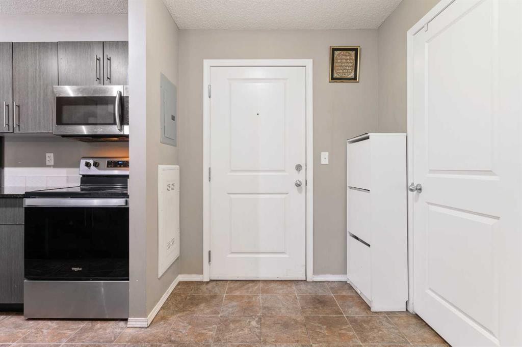 203-5 Saddlestone Way Ne, Calgary, AB - Indoor Photo Showing Other Room