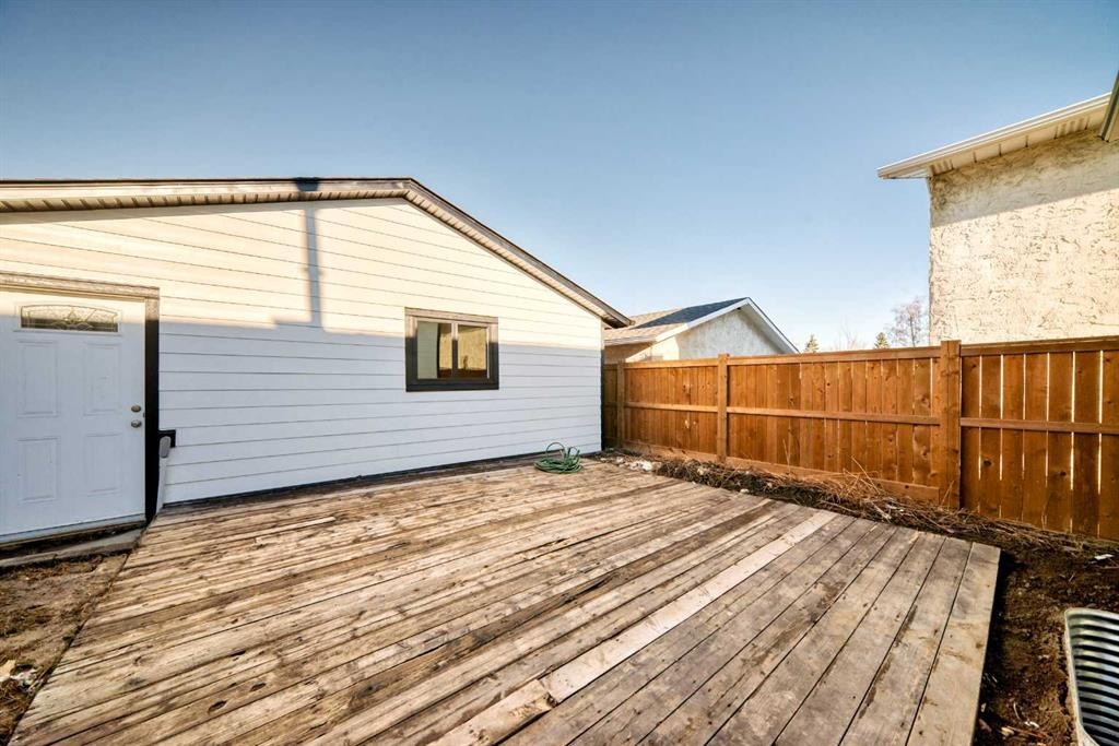 116 Rundlecairn Rise Ne, Calgary, AB - Outdoor With Exterior