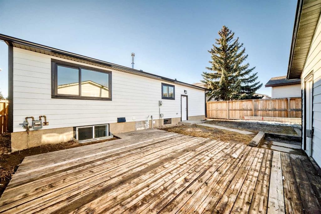 116 Rundlecairn Rise Ne, Calgary, AB - Outdoor With Exterior