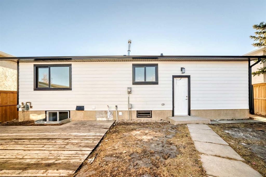 116 Rundlecairn Rise Ne, Calgary, AB - Outdoor With Exterior
